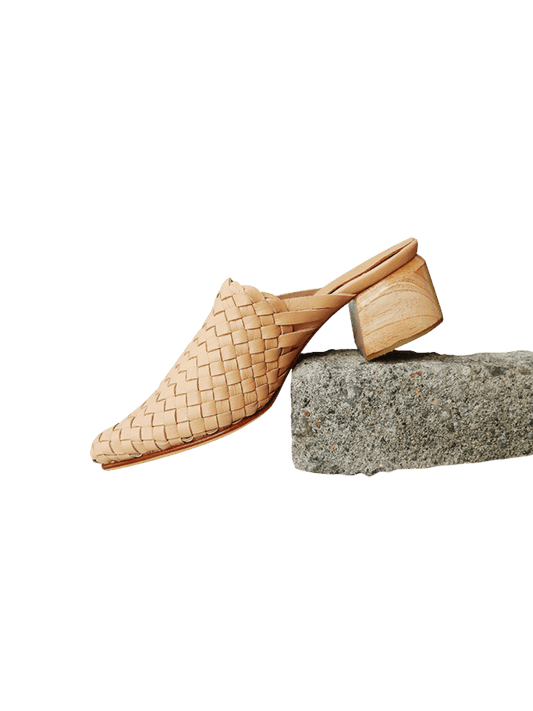 Blush pink pointy woven heels with diagonal cut heels. Woven leather upper for a custom fit. 5 cm height. A blend of modern elegance and artisanal craftsmanship.