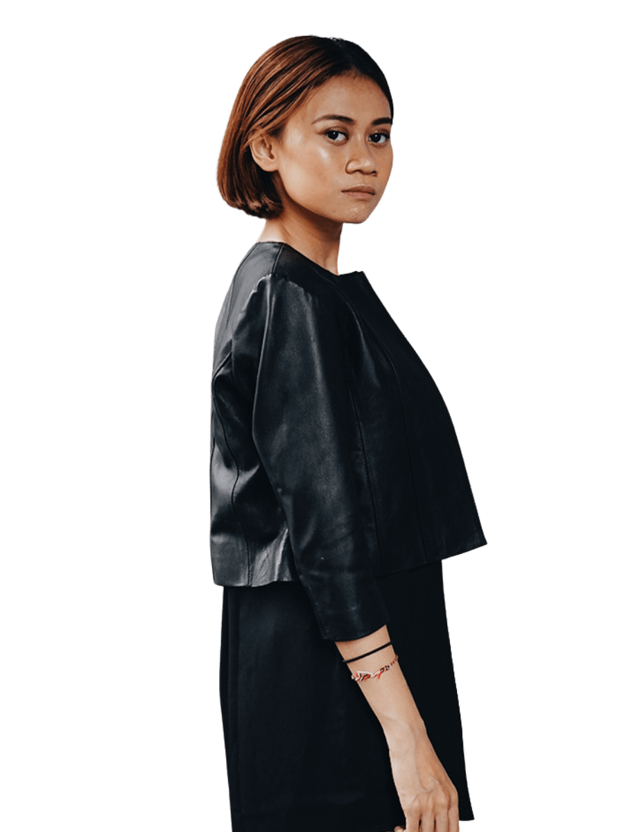 Seminyak leather Bali has many leather products that are very salable in the market. One of them is the Alexa crop jacket currently worn by a short-haired model with a serious face. This pose is perfect for a leather jacket whose design looks firm. Combined with a black inner long dress, the alexa crop jacket looks more stylish. When viewed from the side, the jacket follow the curves of the body perfectly. So don't be afraid that the jacket will look too big from the side.