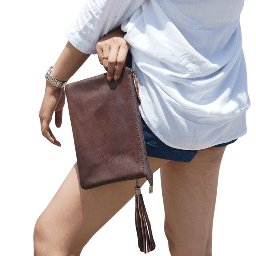 A 2 in 1 leather clutch hold by a model, it shows a texture of the sheep leather which is soft and elastic. You can put your to go thing into a beautiful leather clutch. 