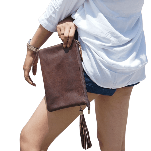 A 2 in 1 leather clutch hold by a model, it shows a texture of the sheep leather which is soft and elastic. You can put your to go thing into a beautiful leather clutch.