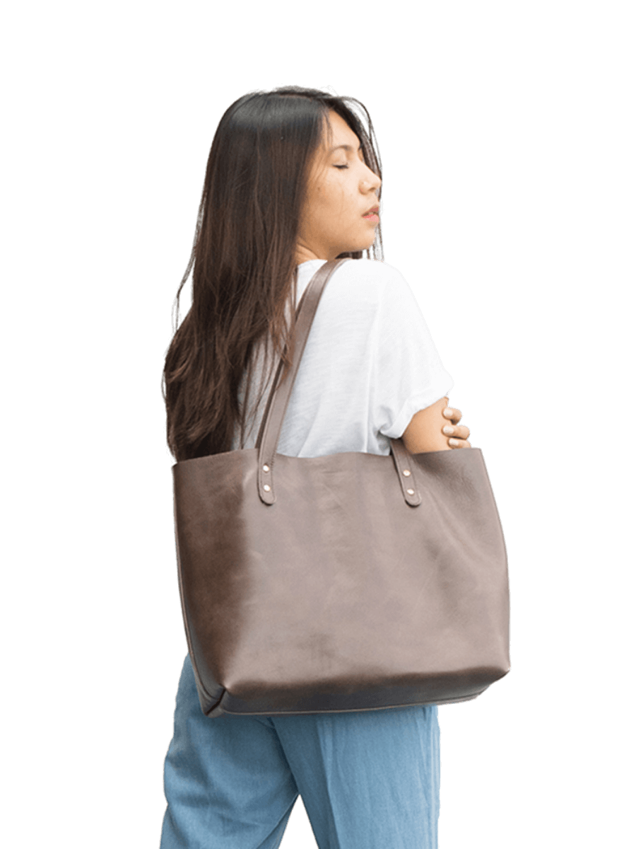 look casual with dark brown ellen market tote bag