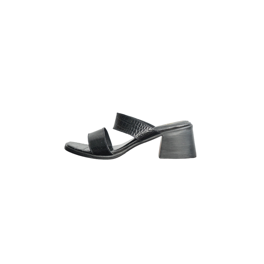 A pair of black FIONA heels with double straps and 7 cm block heels designs by Seminyak Leather Bali.