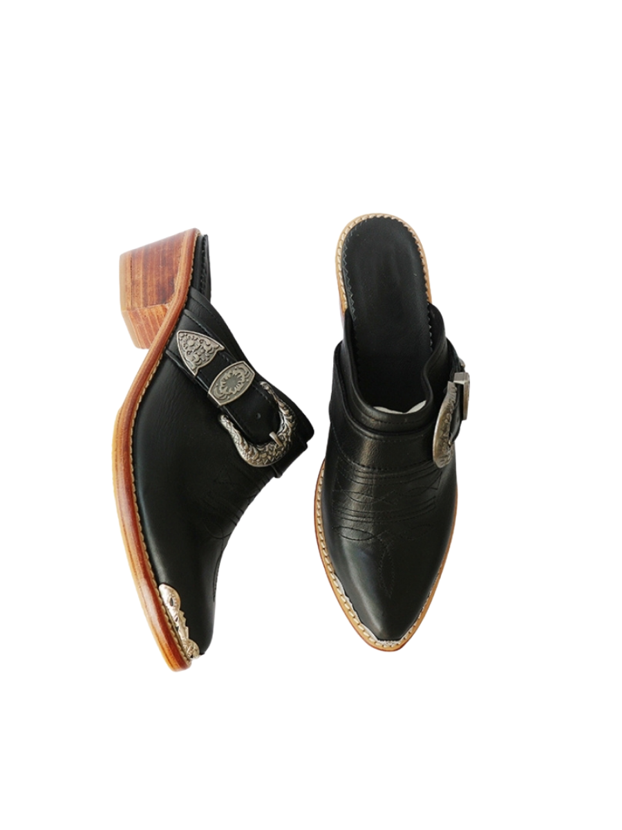 Black pointy toe mules by Seminyak Leather Bali with western-style stitching on vamp and carved metal toe cap. 5 cm wooden Cuban heel in a natural finish. A blend of Western charm and contemporary elegance, all made of leather.