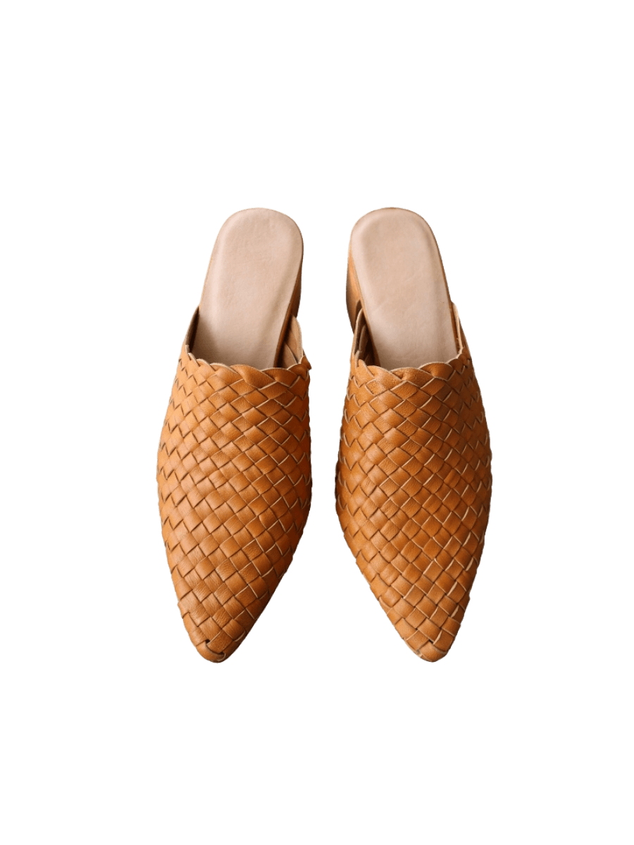 Tan pointy woven heels with diagonal cut heels. Woven leather upper for a custom fit. 5 cm height. A blend of modern elegance and artisanal craftsmanship.