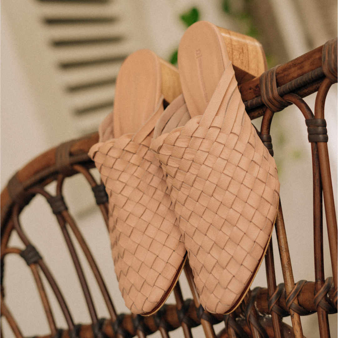 Nude pink heeled mules with woven leather upper for a custom fit by Seminyak Leather Bali. 5 cm wooden block heel in a natural finish. Leather sole with nonslip rubber for confident and comfortable steps.