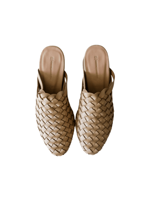 Cream beige heeled mules with woven leather upper for a custom fit by Seminyak Leather Bali. 5 cm wooden block heel in a natural finish. Leather sole with nonslip rubber for confident and comfortable steps.